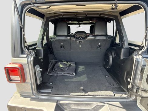 Used 2018 Jeep Wrangler Unlimited Rubicon AWD/4WD image 31