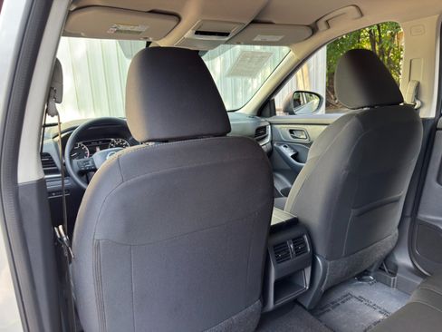 Used 2025 Nissan Rogue S FWD image 28