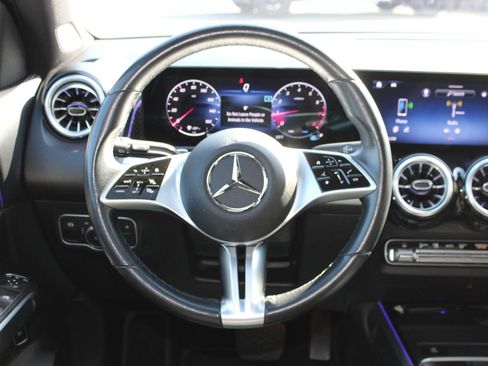 Used 2025 Mercedes-Benz GLB 250 4MATIC image 26