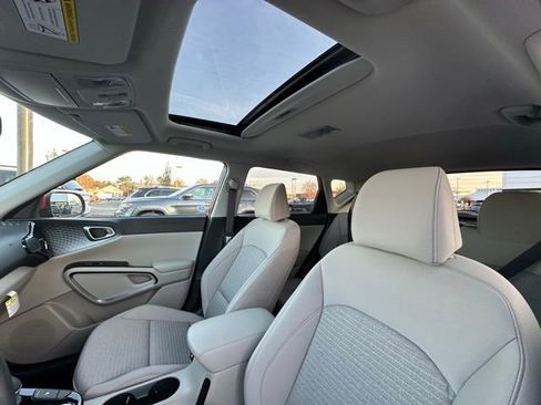 Used 2025 Kia Soul EX image 26