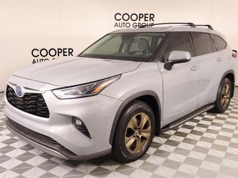 Used 2022 Toyota Highlander Bronze Edition FWD image 10