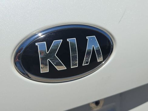 Used 2019 Kia Sorento FWD image 11