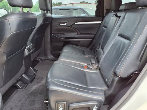 Used 2014 Toyota Highlander XLE FWD image 18
