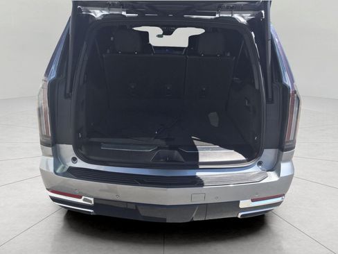 Certified 2025 Cadillac Escalade ESV Premium Luxury AWD/4WD image 16