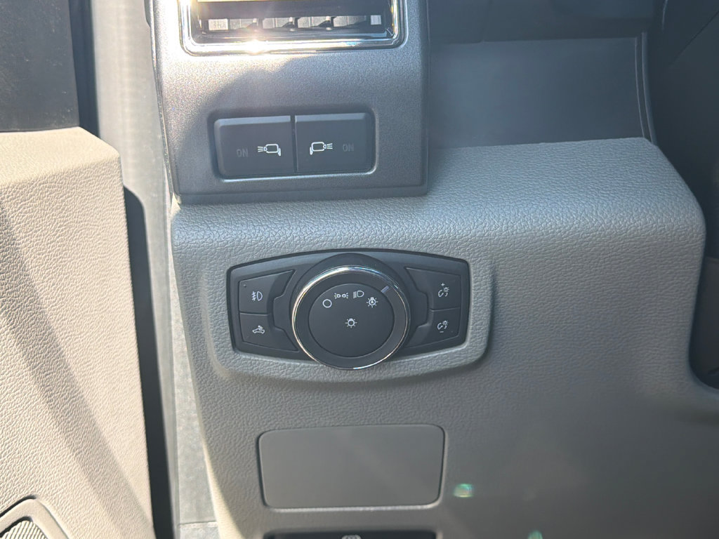 Used 2021 Ford F250 XLT w/ XLT Premium Package AWD/4WD image 30