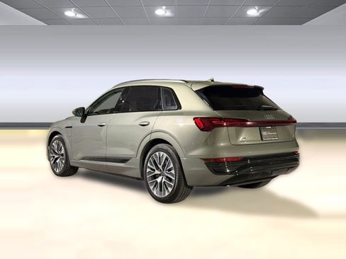 Used 2024 Audi Q8 e-tron Premium Plus w/ Premium Plus Package image 3