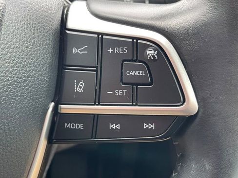 Used 2024 Toyota Highlander LE image 7