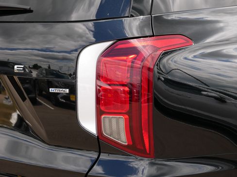 Used 2020 Hyundai Palisade Limited AWD/4WD image 17