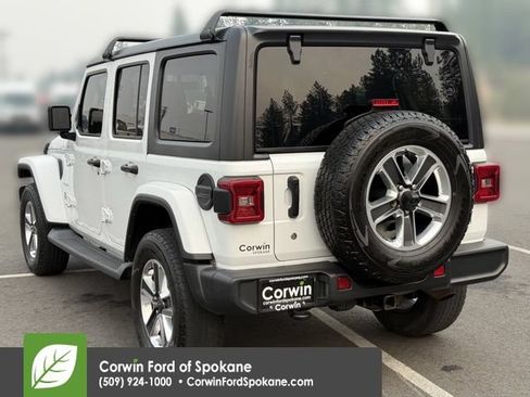 Used 2019 Jeep Wrangler Unlimited Sahara AWD/4WD image 16
