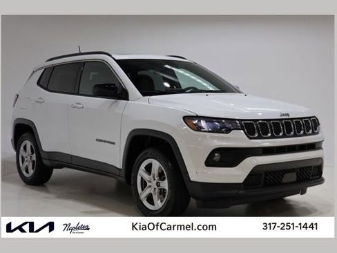 Used 2023 Jeep Compass Latitude w/ Sun and Sound Group AWD/4WD image 1