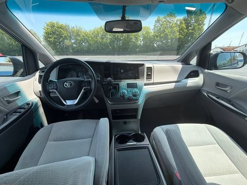Used 2016 Toyota Sienna LE FWD image 11