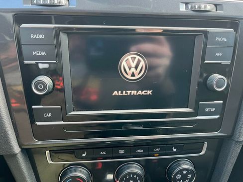 Used 2019 Volkswagen Golf Alltrack SE image 48