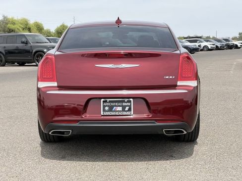 Used 2019 Chrysler 300 Touring w/ Chrome Appearance Package RWD image 7
