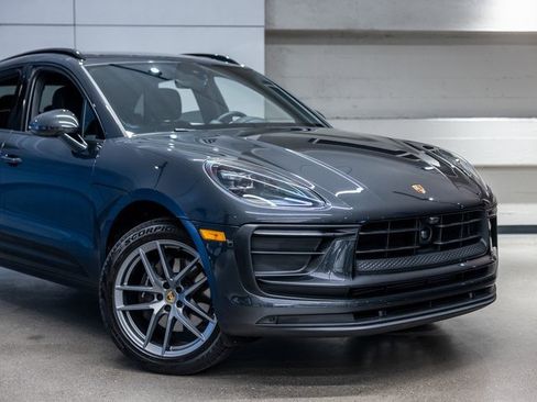 Certified 2025 Porsche Macan image 16