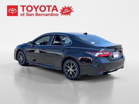 Certified 2022 Toyota Camry SE FWD image 3