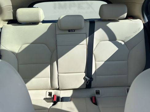 Used 2020 Mercedes-Benz GLA 250 4MATIC w/ Premium Package image 12