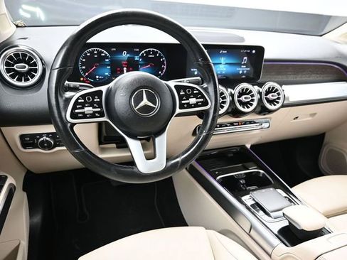 Used 2020 Mercedes-Benz GLB 250 w/ Premium Package image 17