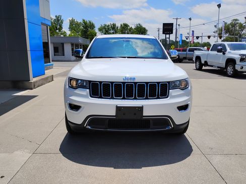 Used 2017 Jeep Grand Cherokee Limited AWD/4WD image 2