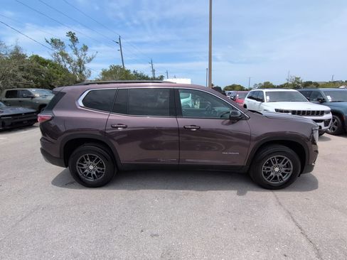 Used 2025 GMC Acadia Elevation FWD image 4