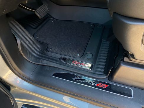 Used 2025 Chevrolet Silverado 2500 ZR2 w/ Technology Package image 18