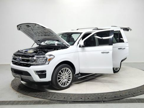 Used 2024 Ford Expedition Limited image 11