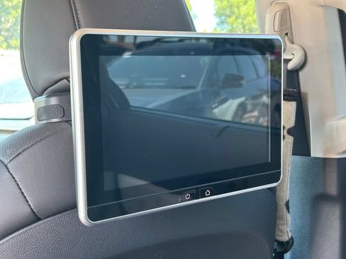Used 2023 Kia Carnival EX FWD image 21