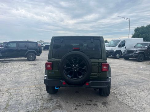Used 2022 Jeep Wrangler Unlimited Sahara w/ Cold Weather Group AWD/4WD image 7