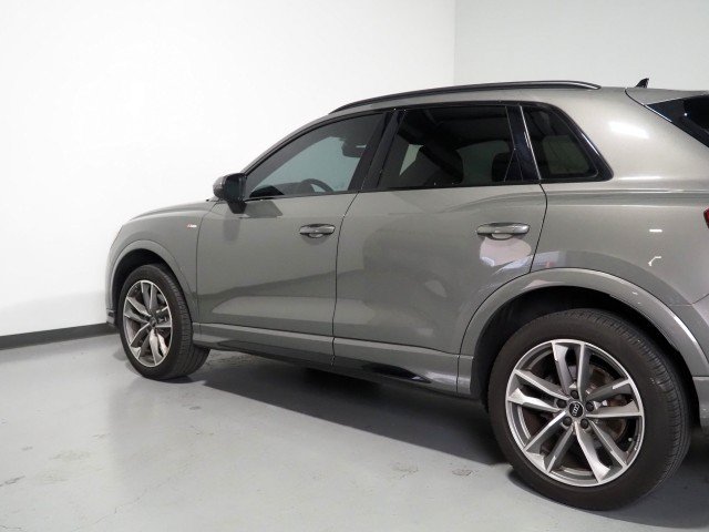 Used 2023 Audi Q3 quattro 2.0T Premium w/ Black Optic Sport Package AWD/4WD image 33