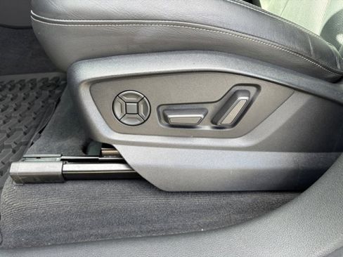 Used 2023 Audi Q8 Premium Plus image 11