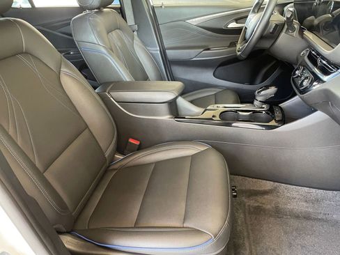 Used 2025 Buick Envista Sport Touring image 35