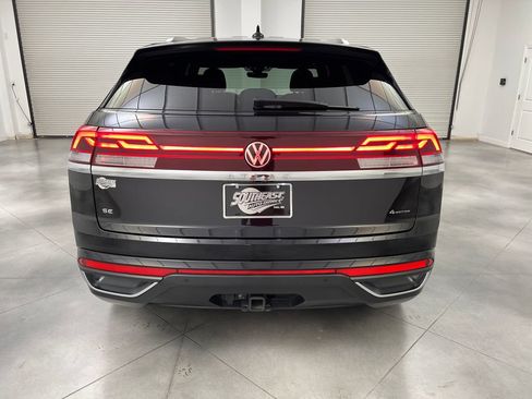 Used 2024 Volkswagen Atlas Cross Sport SE AWD/4WD image 8