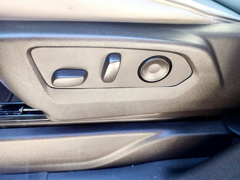 Used 2023 GMC Yukon XL SLT image 12