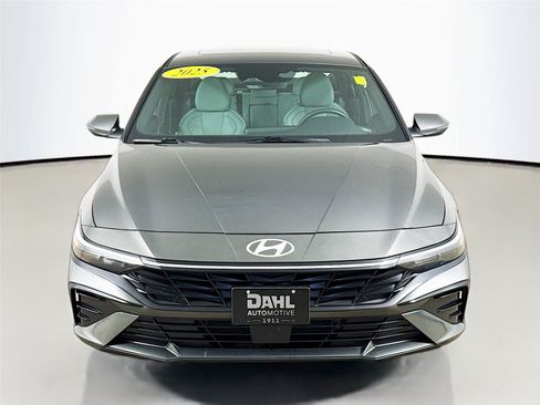 Used 2025 Hyundai Elantra Limited FWD image 3