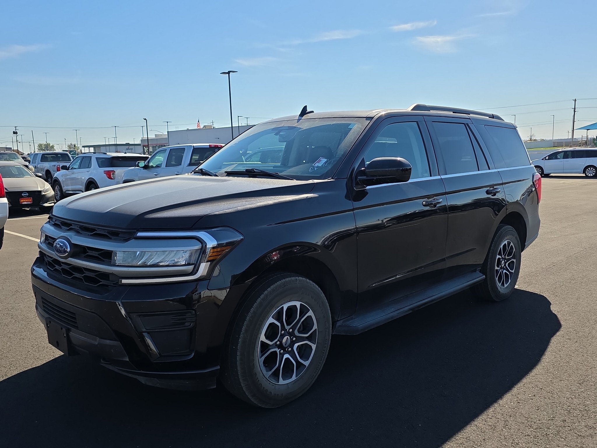 Used 2024 Ford Expedition XLT AWD/4WD image 3