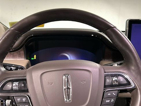 Used 2023 Lincoln Nautilus Reserve AWD/4WD image 16