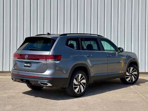 Used 2025 Volkswagen Atlas SE AWD/4WD image 6