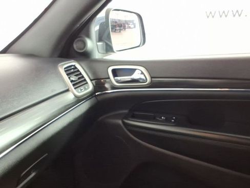 Used 2020 Jeep Grand Cherokee Limited image 23