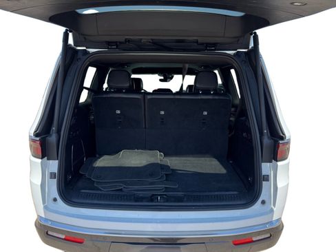 Used 2022 Jeep Wagoneer Series II RWD image 21
