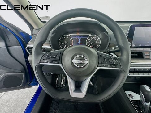 Used 2025 Nissan Altima 2.5 SV AWD/4WD image 14
