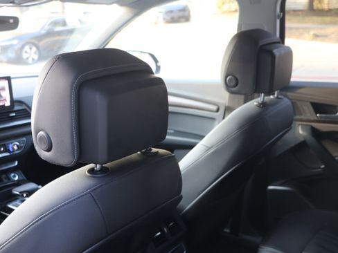 Certified 2025 Audi Q5 2.0T Premium w/ Convenience Plus Package image 34