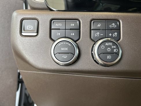 Used 2022 GMC Sierra 1500 SLT AWD/4WD image 23
