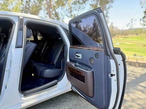 Used 2016 Rolls-Royce Ghost RWD image 18
