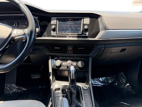 Used 2021 Volkswagen Jetta R-Line FWD image 11