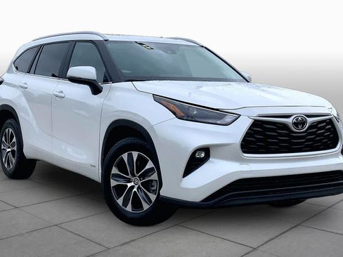 Used 2026 Toyota Highlander XLE AWD/4WD image 3