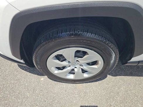 Used 2019 Toyota RAV4 LE FWD image 12