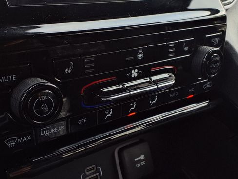 Used 2022 Jeep Grand Cherokee L Laredo image 10