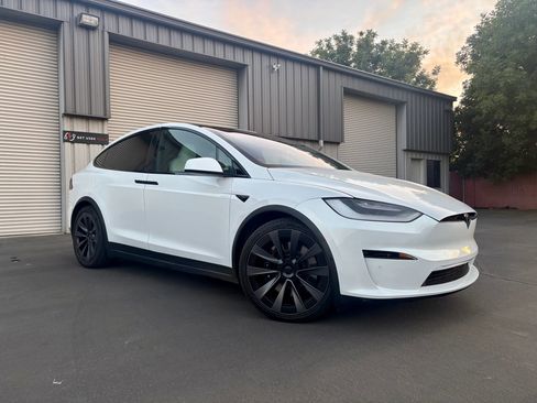 Used 2022 Tesla Model X image 3