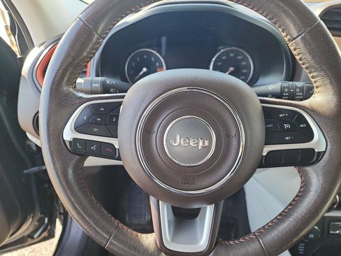 Used 2016 Jeep Renegade Limited image 16