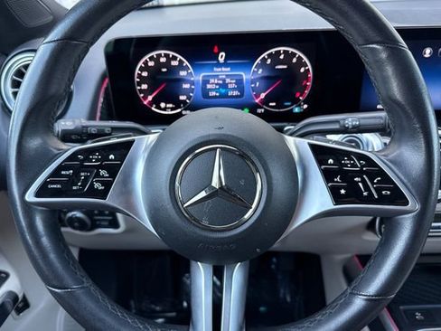 Used 2024 Mercedes-Benz GLB 250 image 27