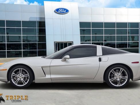 Used 2006 Chevrolet Corvette Coupe image 3